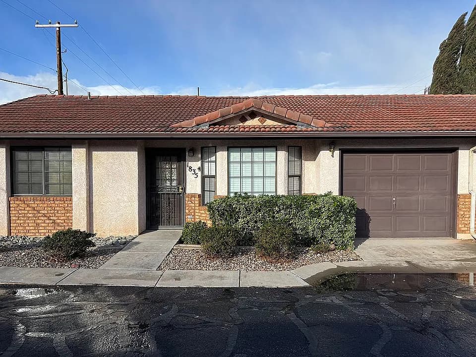 1835 W 950 N — exterior photo