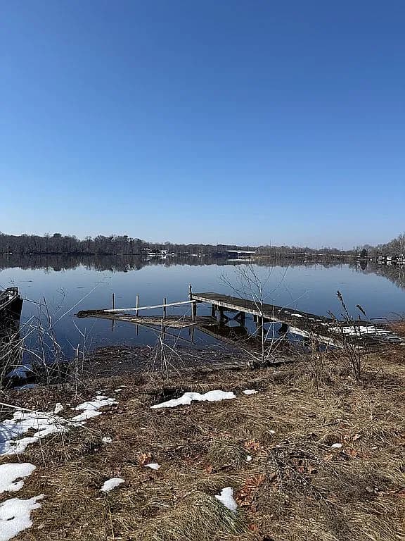 78 Lake Dr — exterior photo