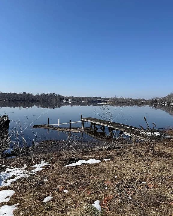 78 Lake Dr — exterior photo