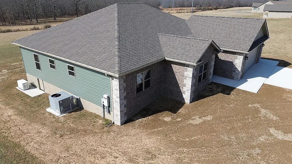 231 Tuttle Ln — exterior photo