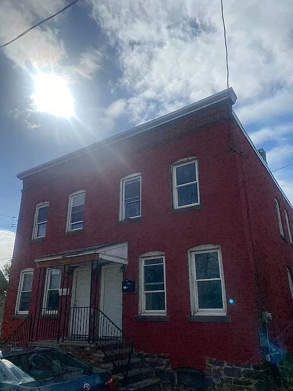 27-29 Oakwood Ln — exterior photo