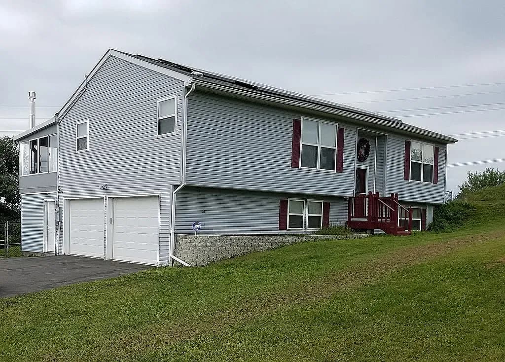 1073 State Route 40 — exterior photo
