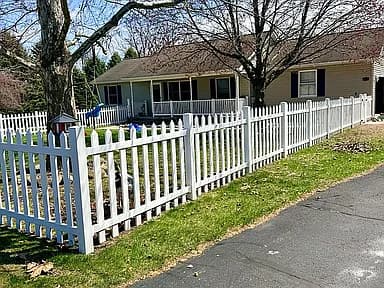 18225 Berkshire Dr — exterior photo