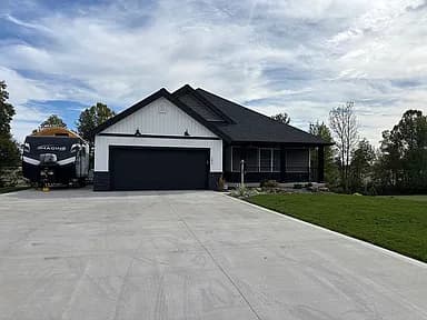 404 S Truman Rd — exterior photo