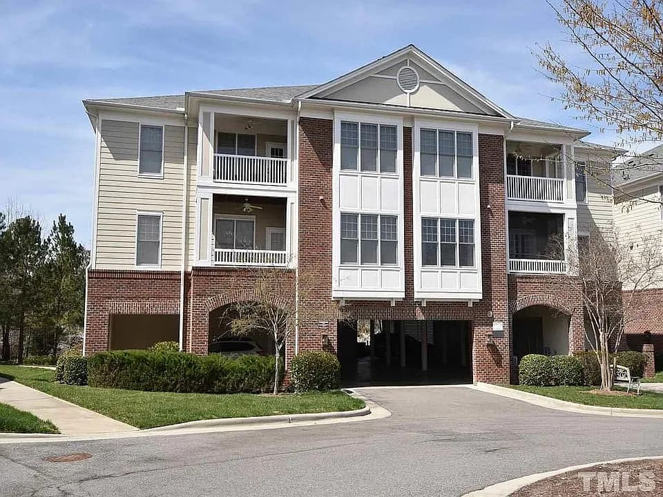 511 Waterford Lake Dr — exterior photo