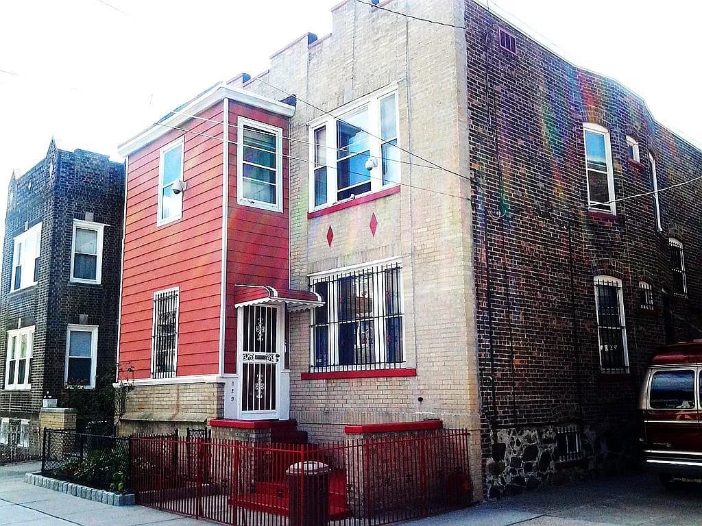 129 Stevens Ave — exterior photo