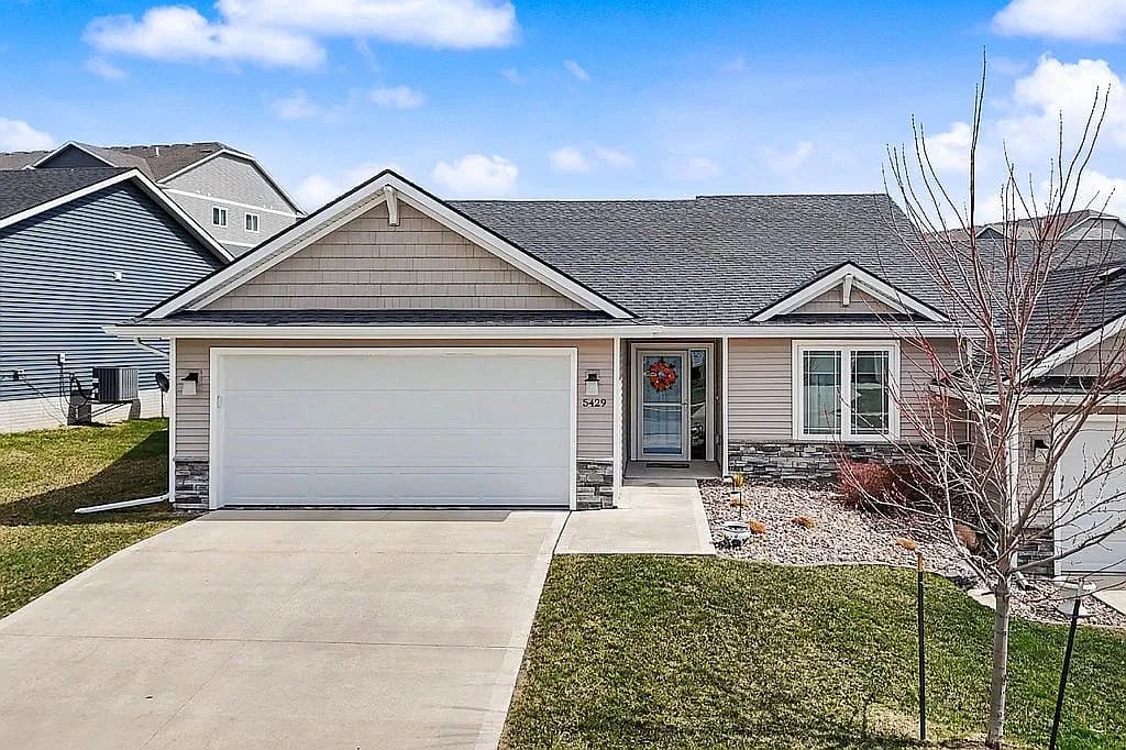 5429 NE Briarwood Dr — exterior photo