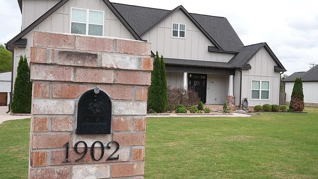 1902 Peach Orchard Rd NW — exterior photo