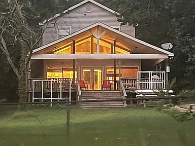 48 Lakeshore Dr — exterior photo