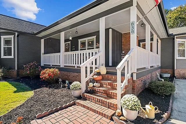 838 Wildwood Dr — exterior photo
