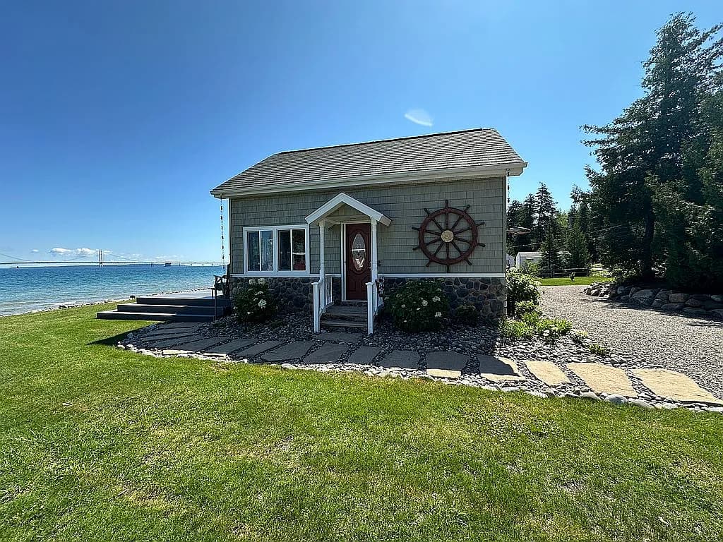 1324 Wenniway Dr — exterior photo
