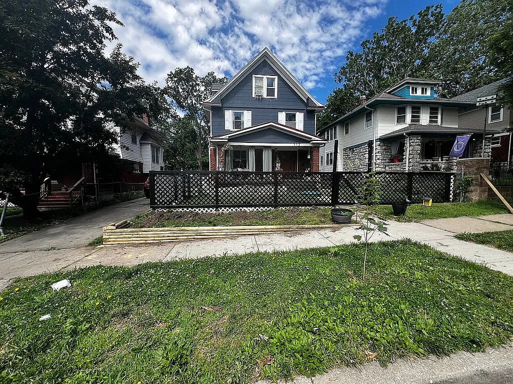 312 Elmwood Ave — exterior photo