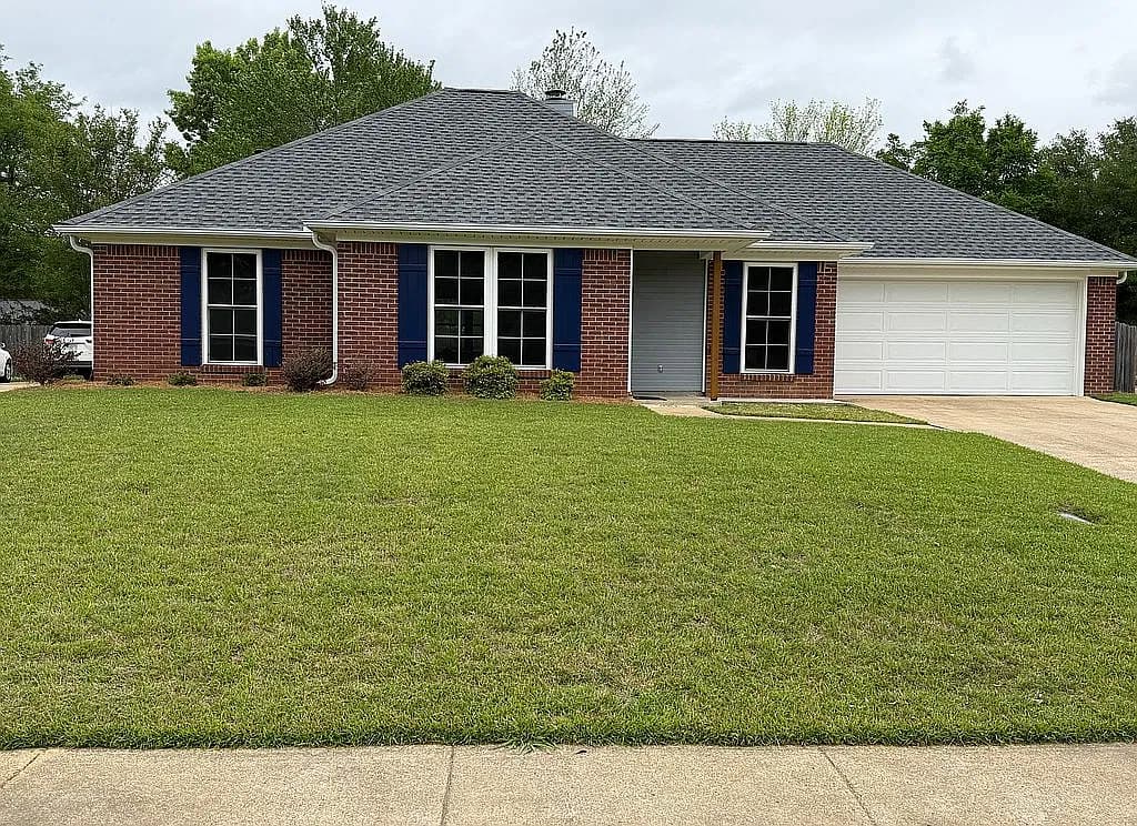131 Eastwood Dr — exterior photo