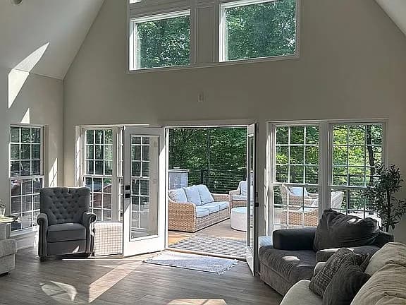 949 Fox Ridge Ln — exterior photo