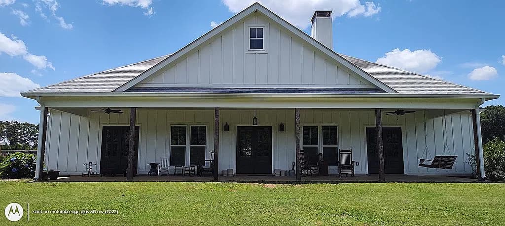 94 Race Track Rd — exterior photo