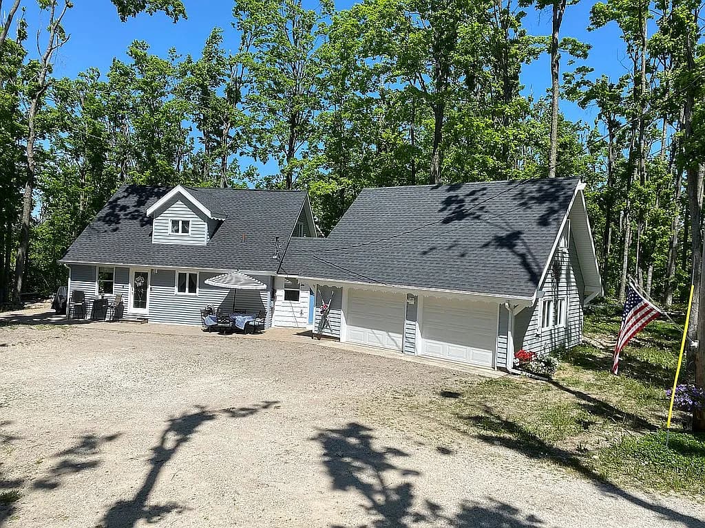 626 Sunshine Ln — exterior photo