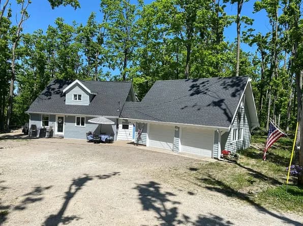 626 Sunshine Ln — exterior photo