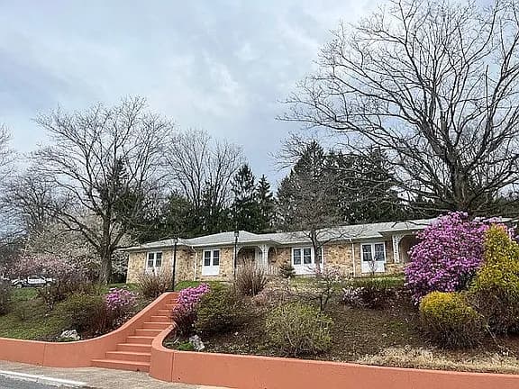 1755 Clinton Ave — exterior photo