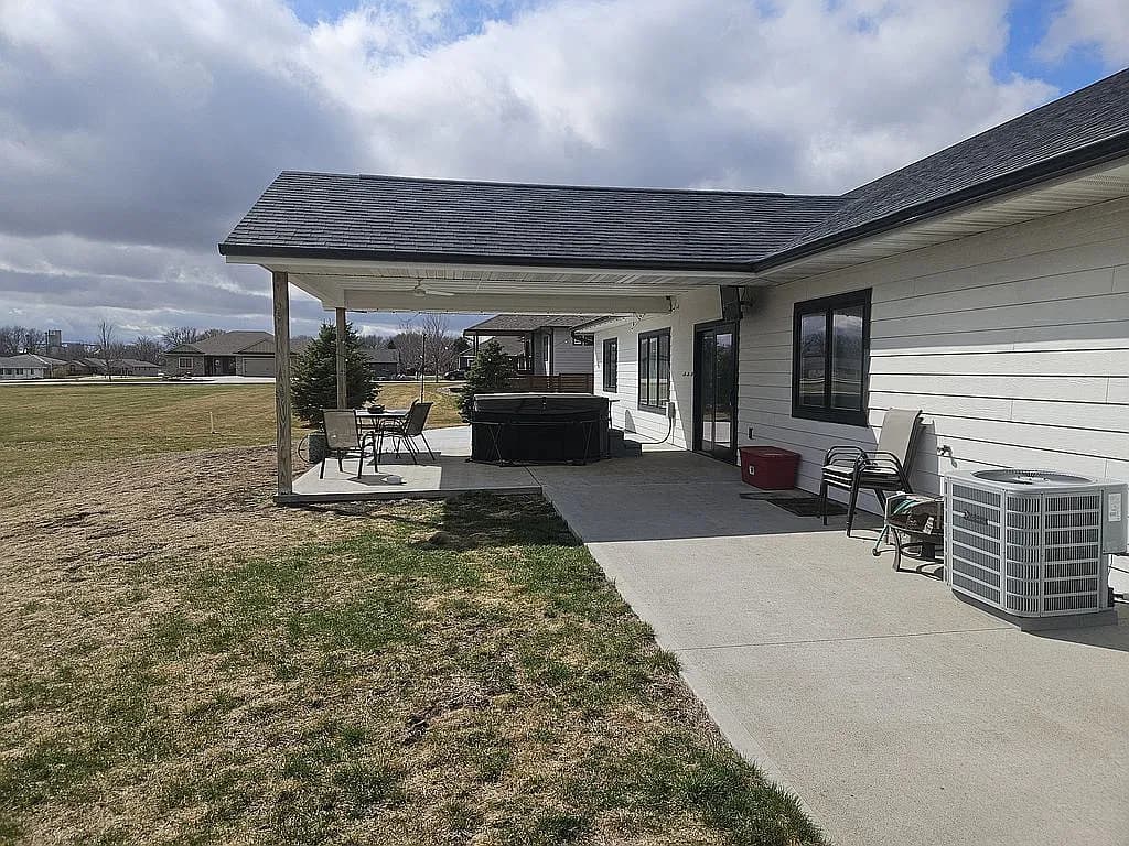 1630 Geiser St — exterior photo