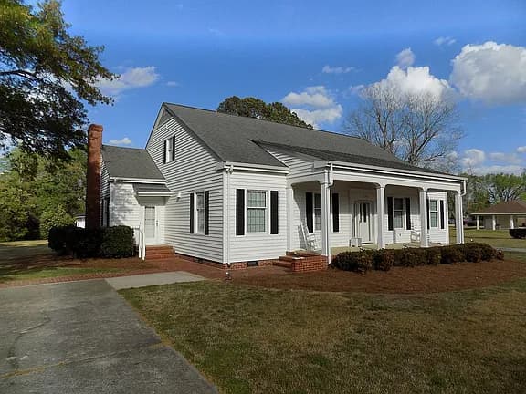 310 N Smithwick St — exterior photo