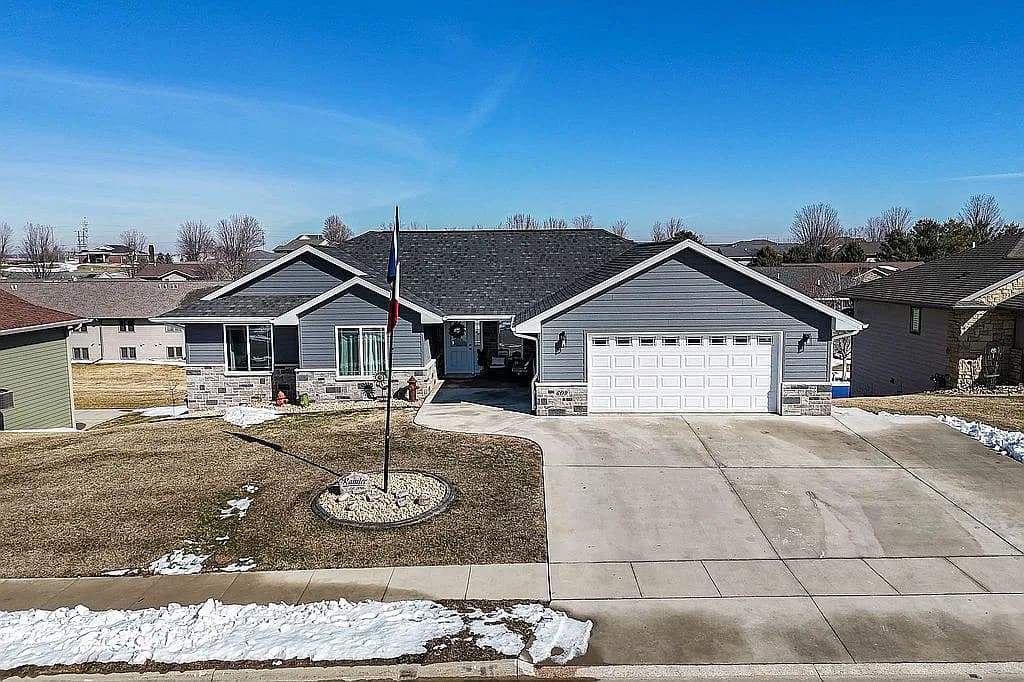 609 Pimlico Way — exterior photo