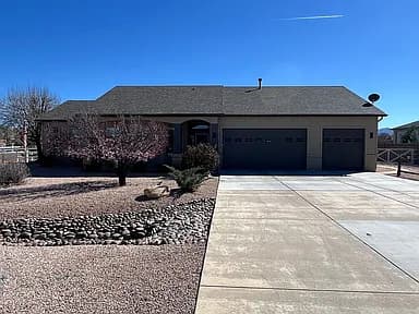 1093 Heather Ln — exterior photo