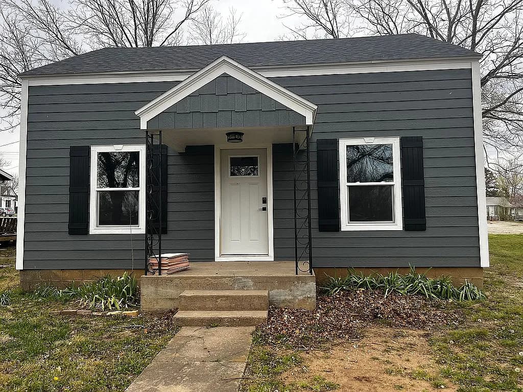 212 W Laurel St — exterior photo
