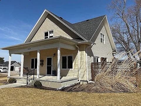 1010 W Saline St — exterior photo