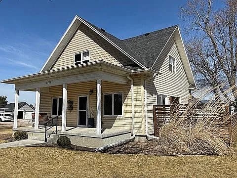 1010 W Saline St — exterior photo