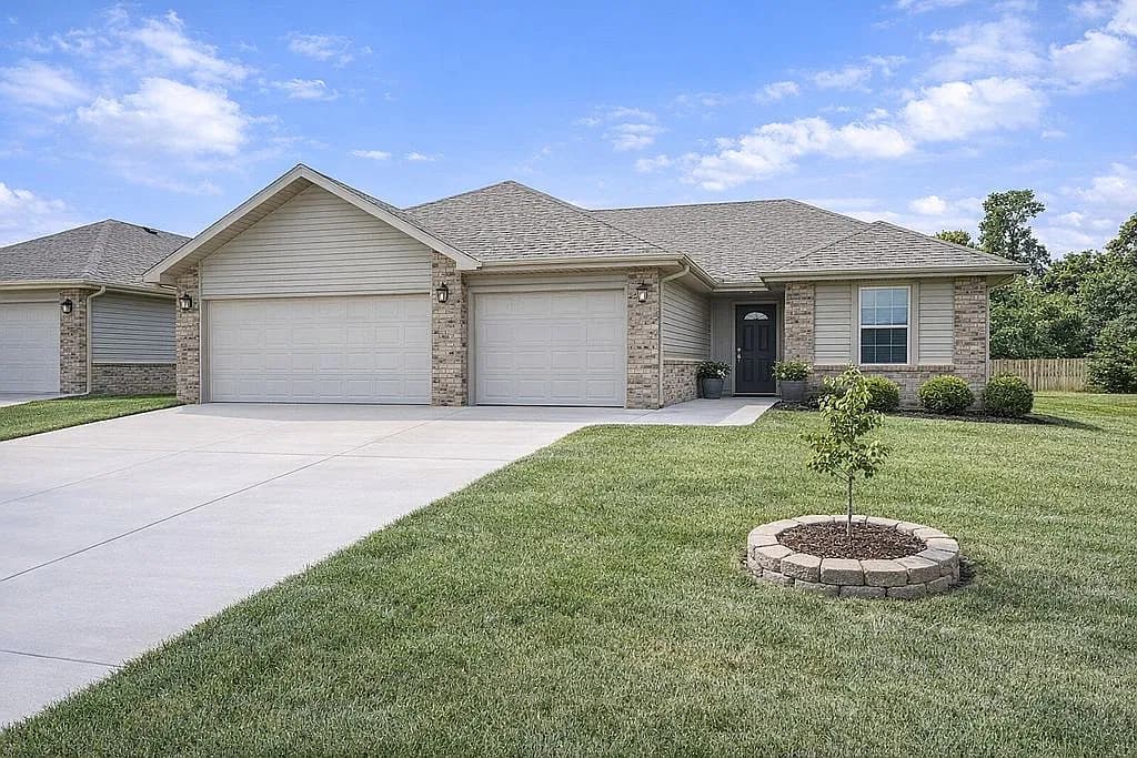 485 W Melody Ln — exterior photo
