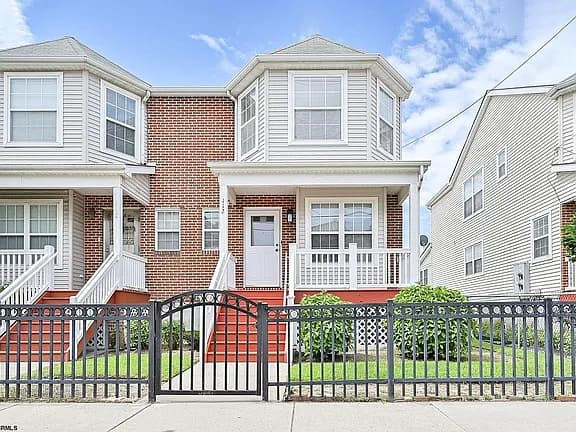 112 N Maryland Ave — exterior photo
