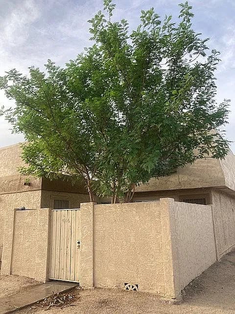 4016 S 44th Pl — exterior photo