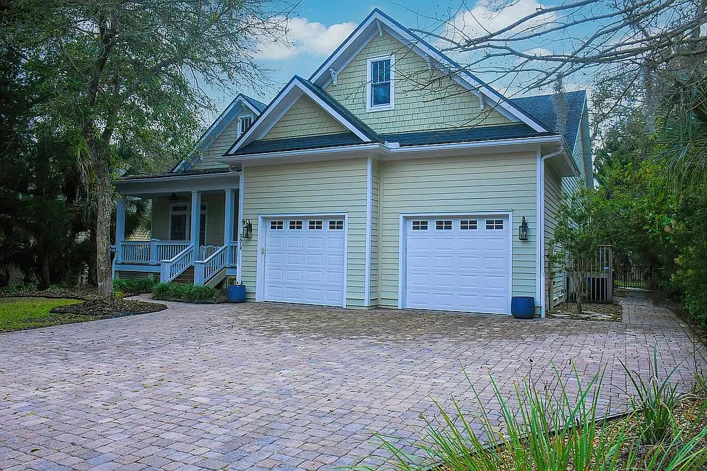 2614 Countess Of Egmont St — exterior photo