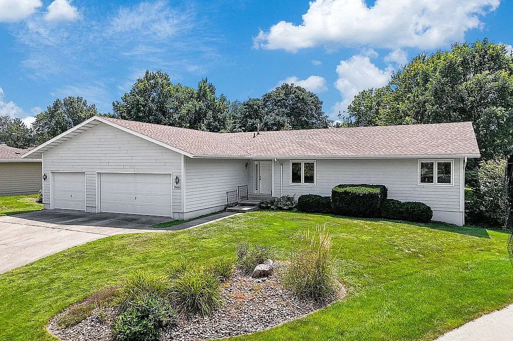 7808 Sharon Dr — exterior photo
