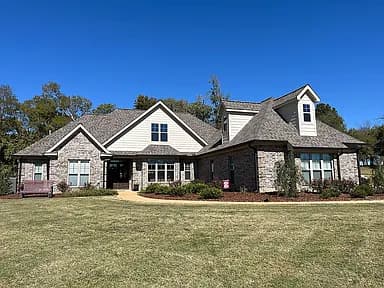 221 Ironwood Dr — exterior photo