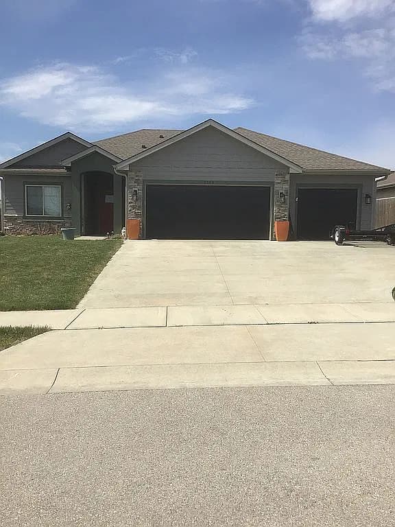 2525 Ralston St — exterior photo
