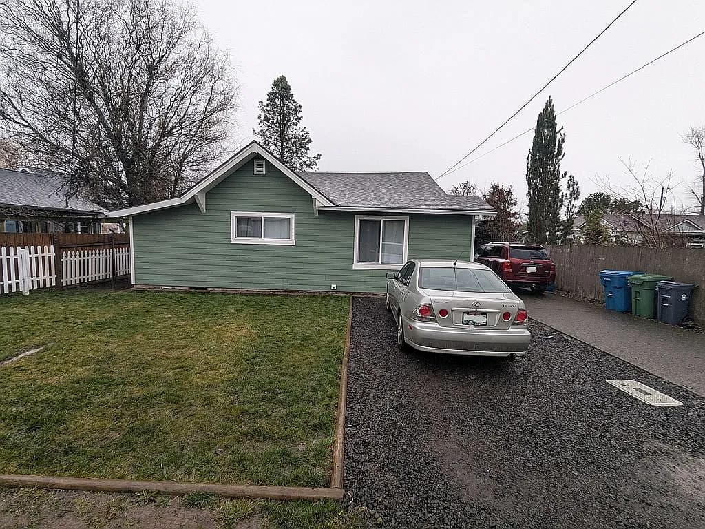821 Liberty St — exterior photo