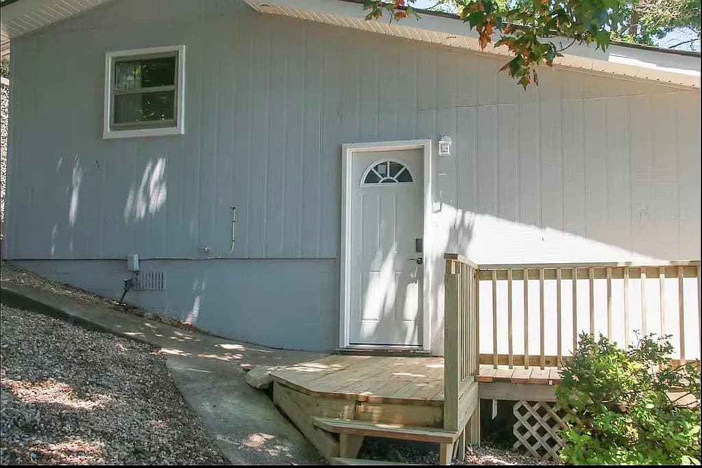 18 Goodwood Rd — exterior photo