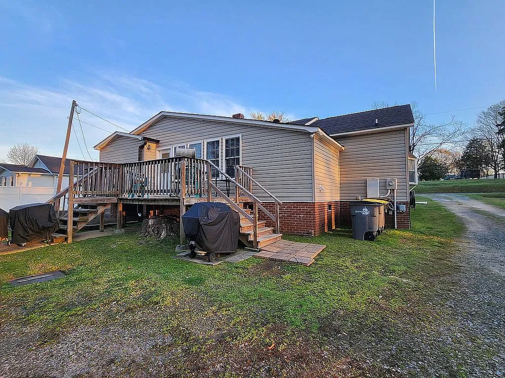 314 E 20th St — exterior photo