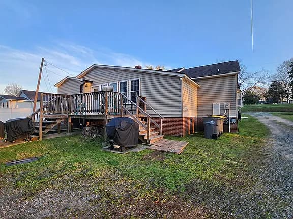 314 E 20th St — exterior photo