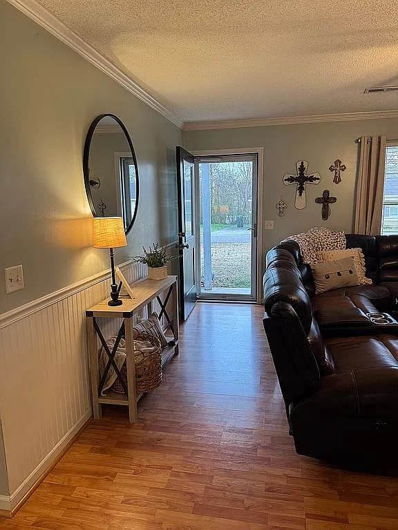 8145 Iris Rd — exterior photo