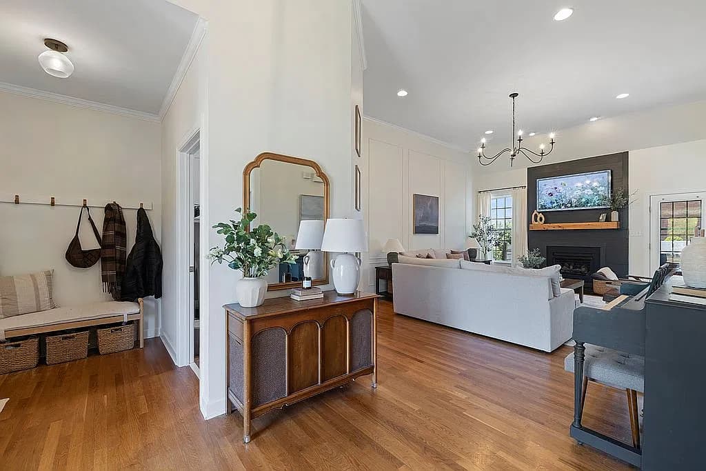 401 Weatherby Dr — exterior photo