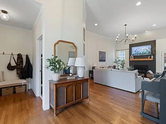 401 Weatherby Dr — exterior photo