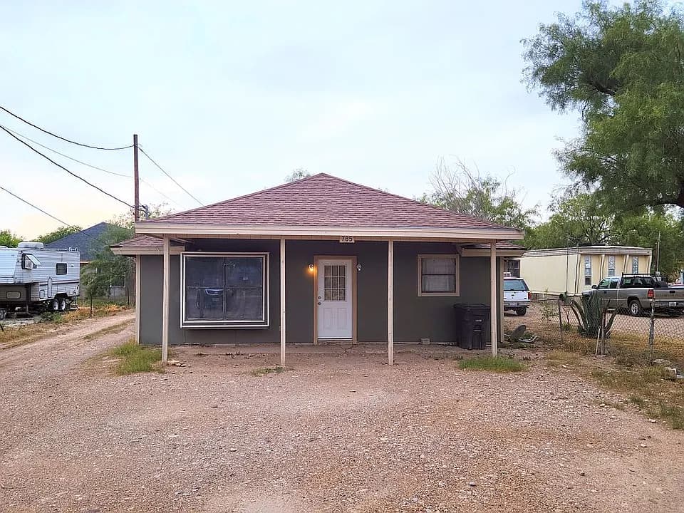 785 Lago Vista Dr — exterior photo