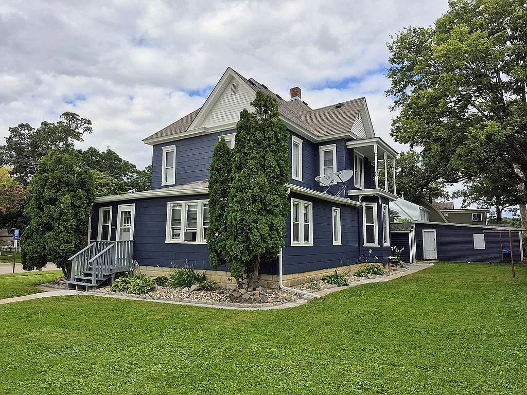 408 8th Pl NW — exterior photo