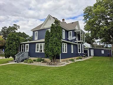 408 8th Pl NW — exterior photo