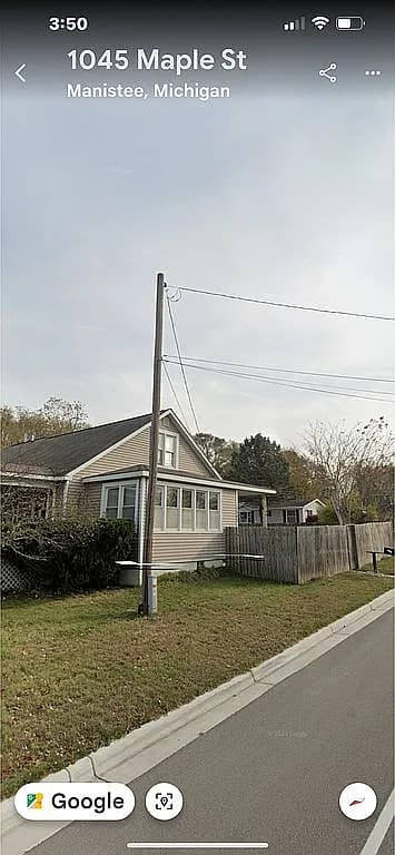 1045 Maple Rd — exterior photo