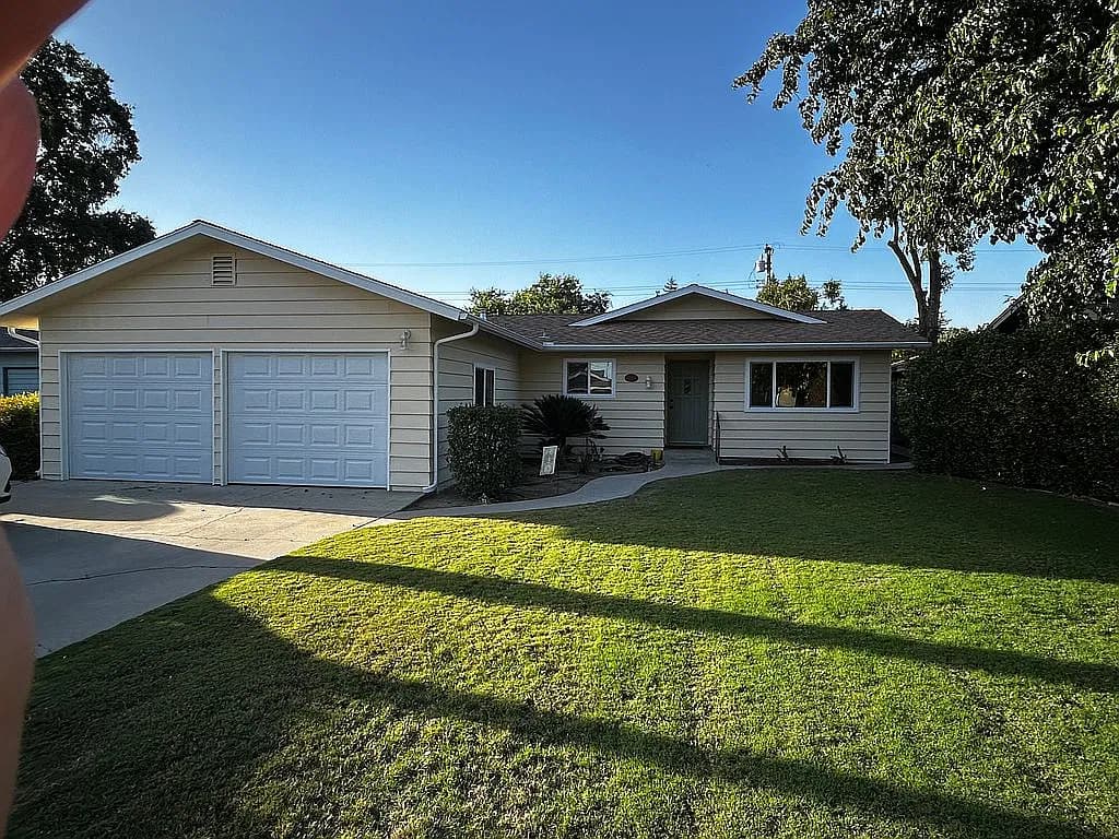 1046 W Princeton Ave — exterior photo