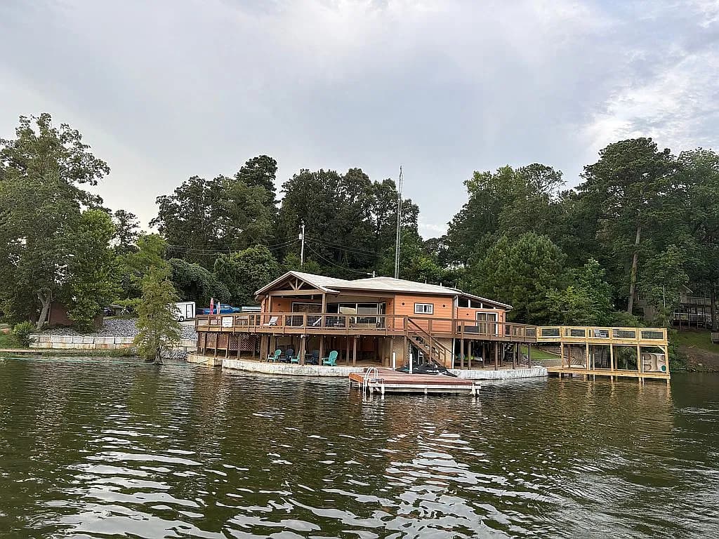 390 Coosa Rd — exterior photo