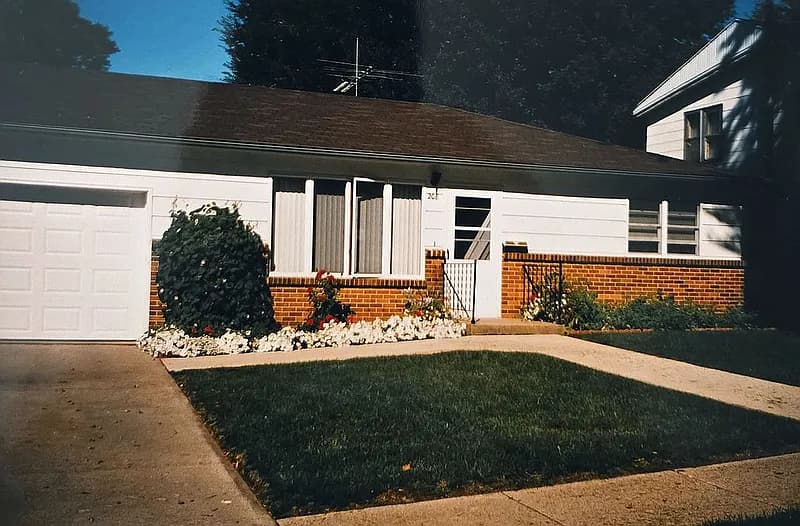 208 Dover St — exterior photo